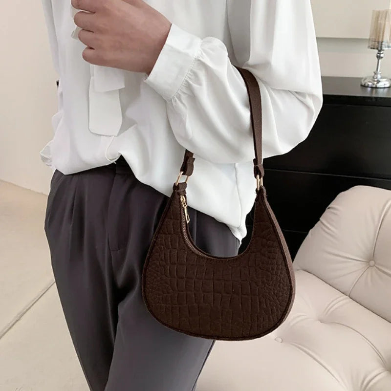 Retro Leisure Women's Handbag Pure Felt Fashion Underarm Bag Senior Design Women Shoulder Bag Designer Solid Color Dumplings Bag